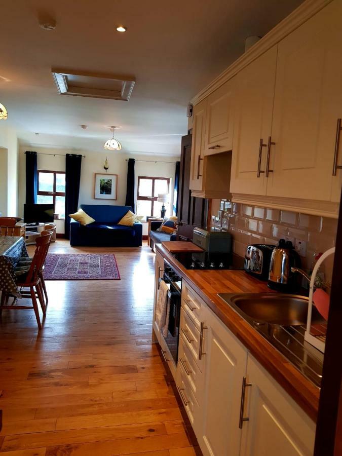 Nanny Quinn'S Apartment Killucan Bagian luar foto