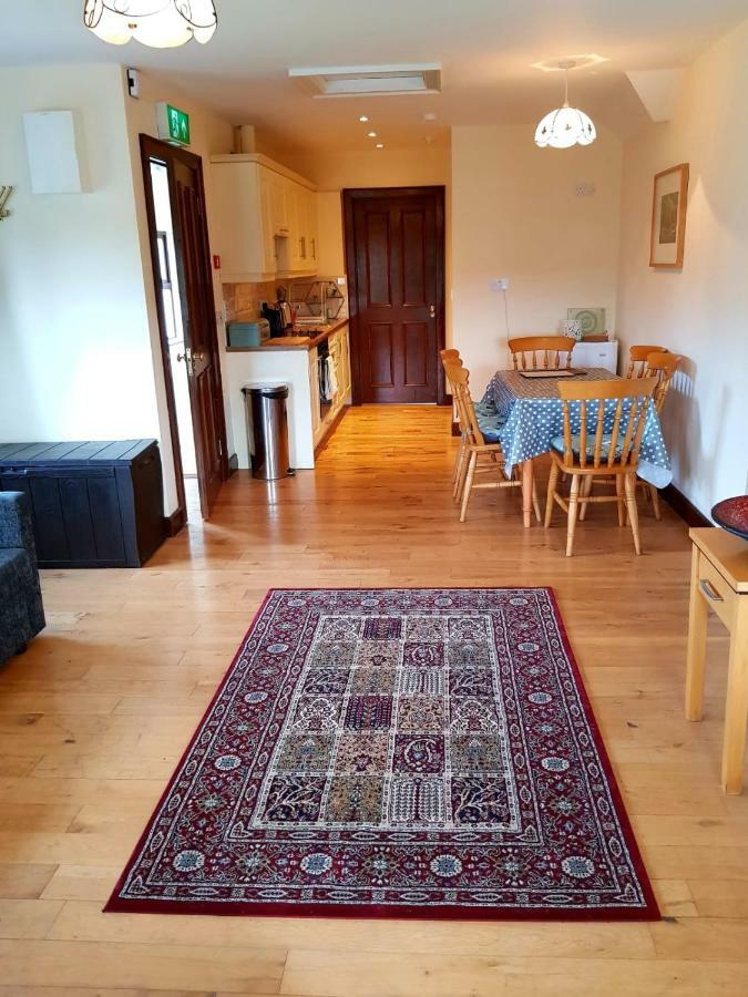 Nanny Quinn'S Apartment Killucan Bagian luar foto